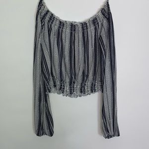 Off shoulder pattern crop top